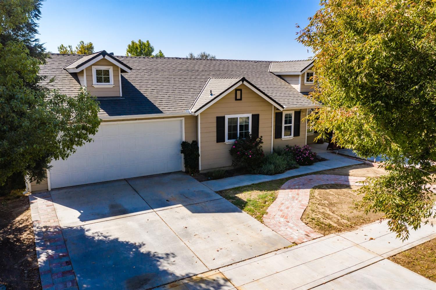 359 East Huntsman Avenue Reedley, CA 93654 - Photo 4 of 25 Gallery Image 4
