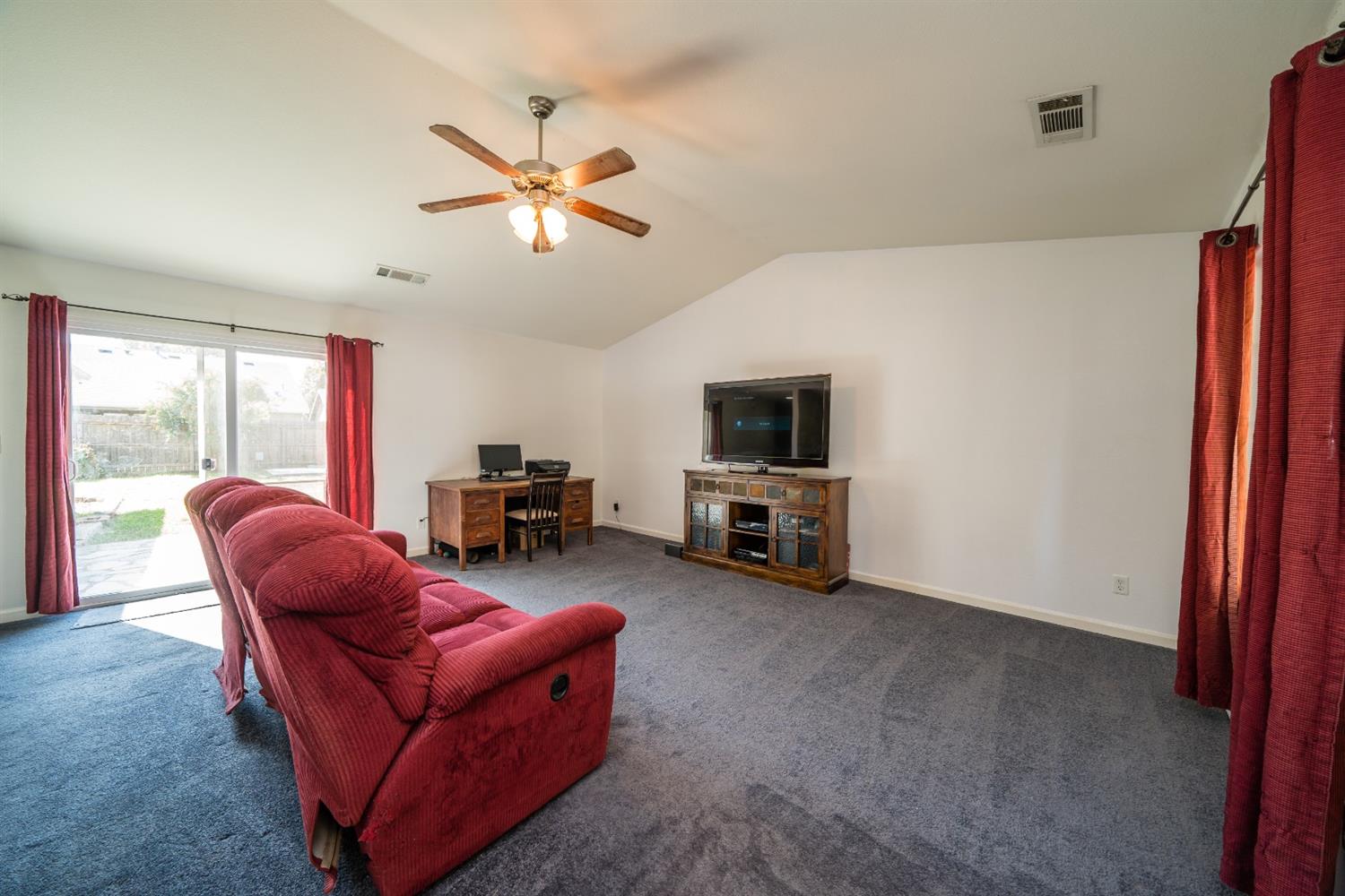 359 East Huntsman Avenue Reedley, CA 93654 - Photo 8 of 25 Gallery Image 8
