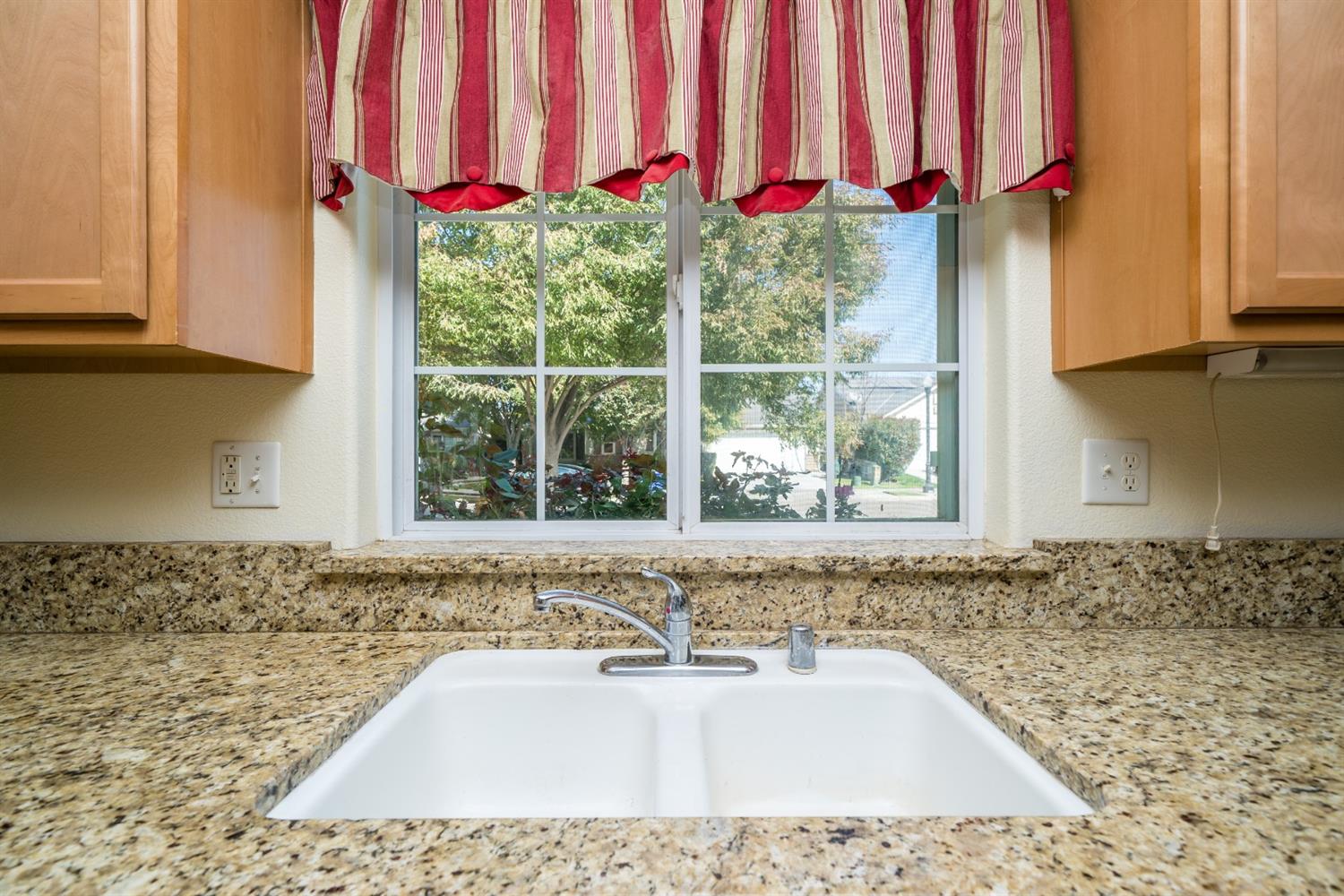 359 East Huntsman Avenue Reedley, CA 93654 - Photo 9 of 25 Gallery Image 9