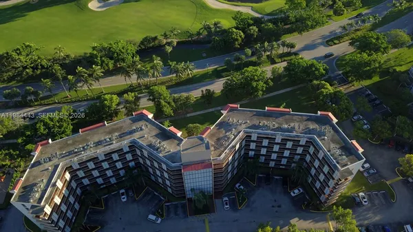 a view of an outdoor sitting area with an outdoor space