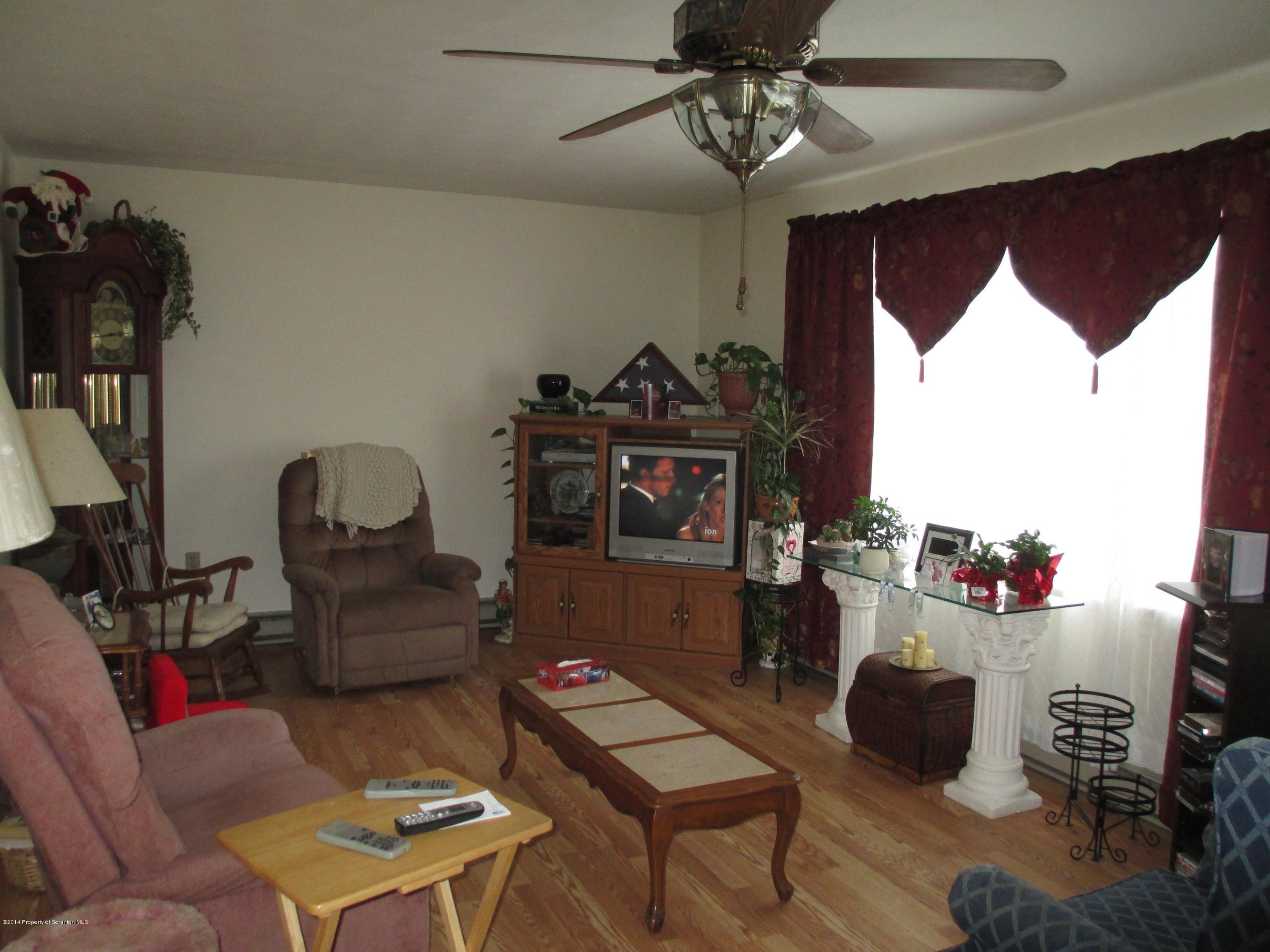 1506 Mt Cobb Road Lake Ariel, PA 18436 - Photo 2 of 11 Gallery Image 2