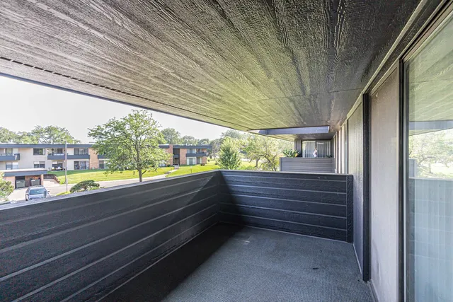 $1,800 | 1255 North Sterling Avenue, Unit 201, Palatine, IL 60067