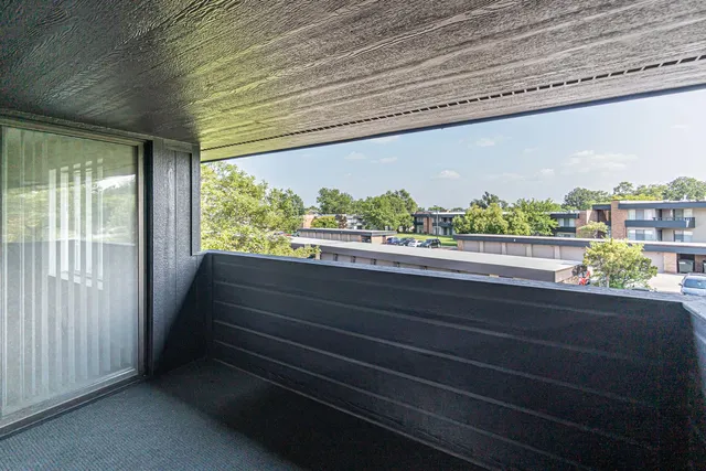 $1,800 | 1255 North Sterling Avenue, Unit 201, Palatine, IL 60067