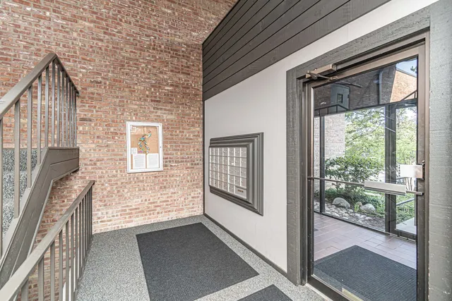 $1,800 | 1255 North Sterling Avenue, Unit 201, Palatine, IL 60067