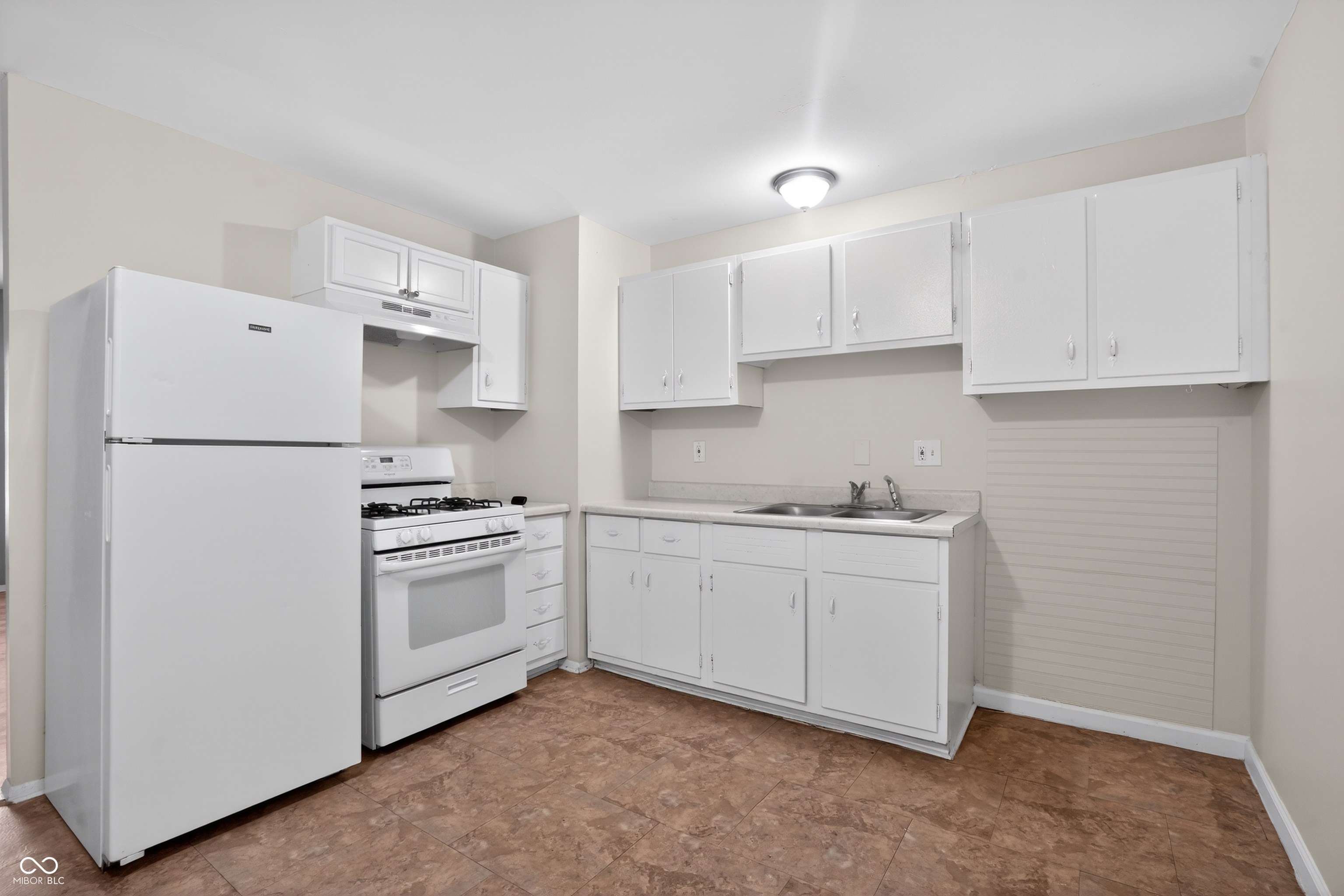 430 North Post Road Indianapolis, IN 46219 - Photo 14 of 20