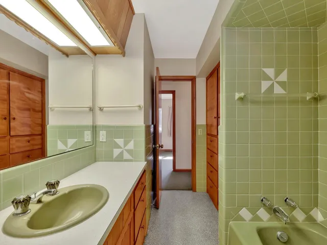 $500,000 | 806 East Rosewood Street, Rose Hill, KS 67133