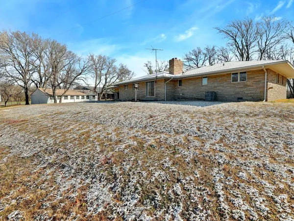 $500,000 | 806 East Rosewood Street, Rose Hill, KS 67133
