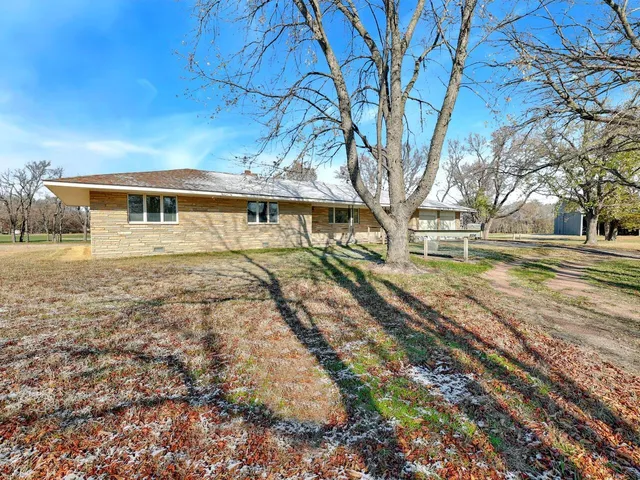 $500,000 | 806 East Rosewood Street, Rose Hill, KS 67133