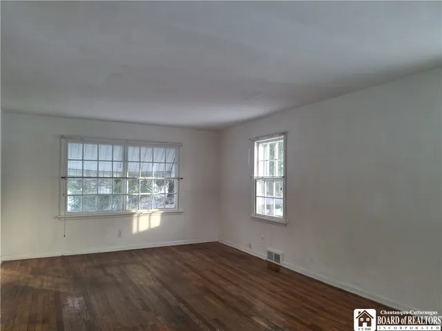 $1,400 | 269 Delaware Avenue, Jamestown, NY 14701