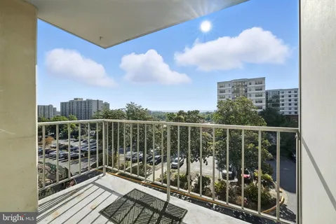 $210,000 | 2059 Huntington Avenue, Unit 503, Alexandria, VA 22303