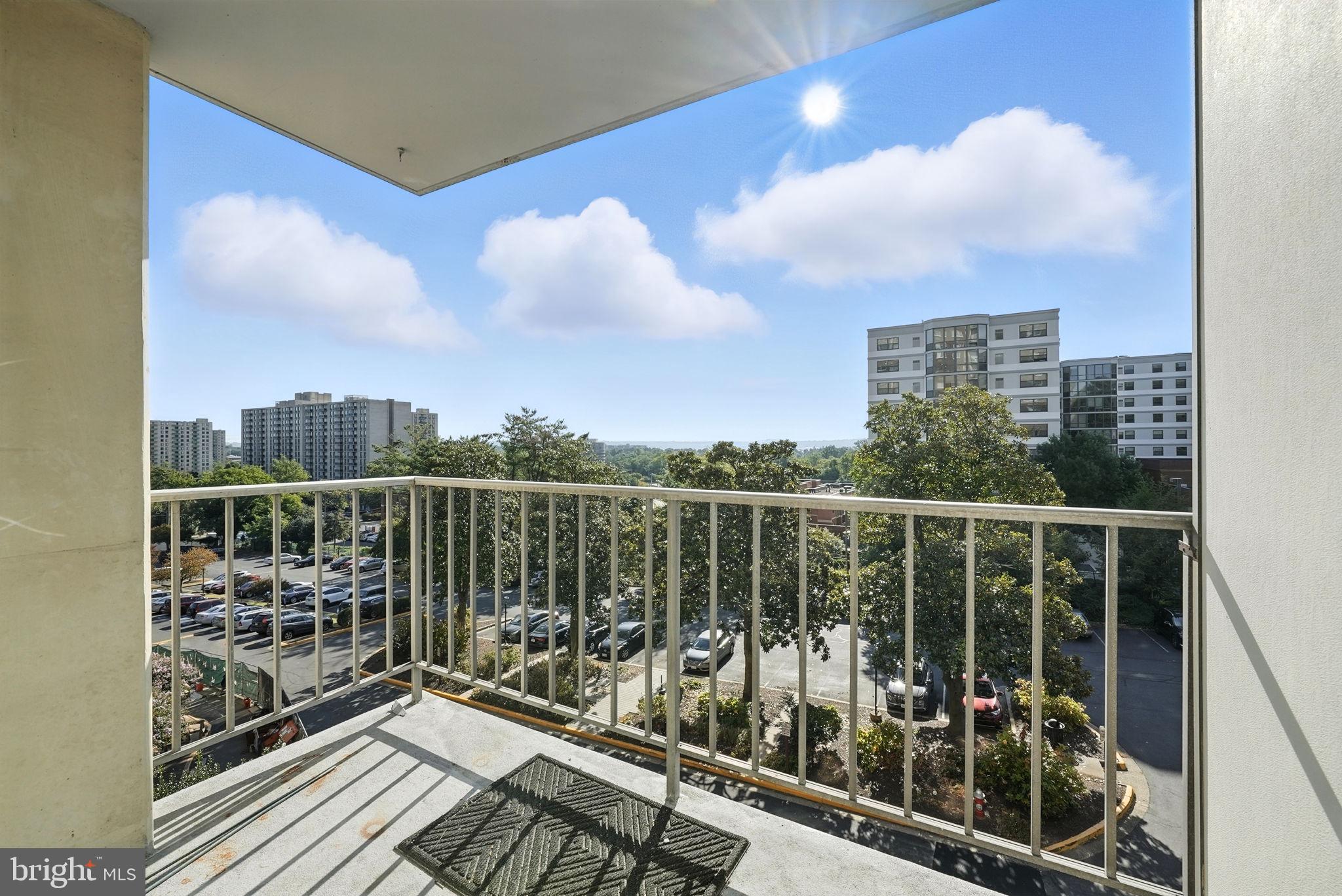 2059 Huntington Avenue, Unit 503 Alexandria, VA 22303 - Photo 14 of 22 a view of balcony with city view