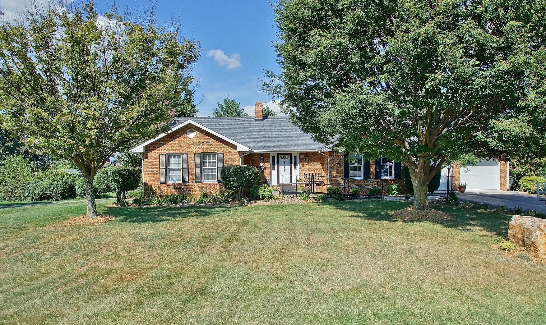 607 Stayman Road Roanoke, VA 24019 - Photo 2 of 73 DSC01006