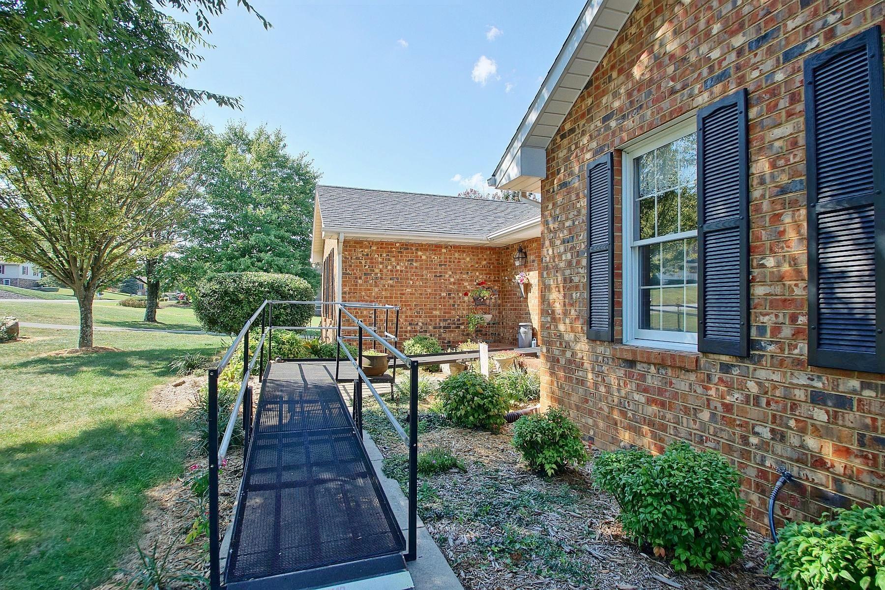 607 Stayman Road Roanoke, VA 24019 - Photo 5 of 73 DSC01012