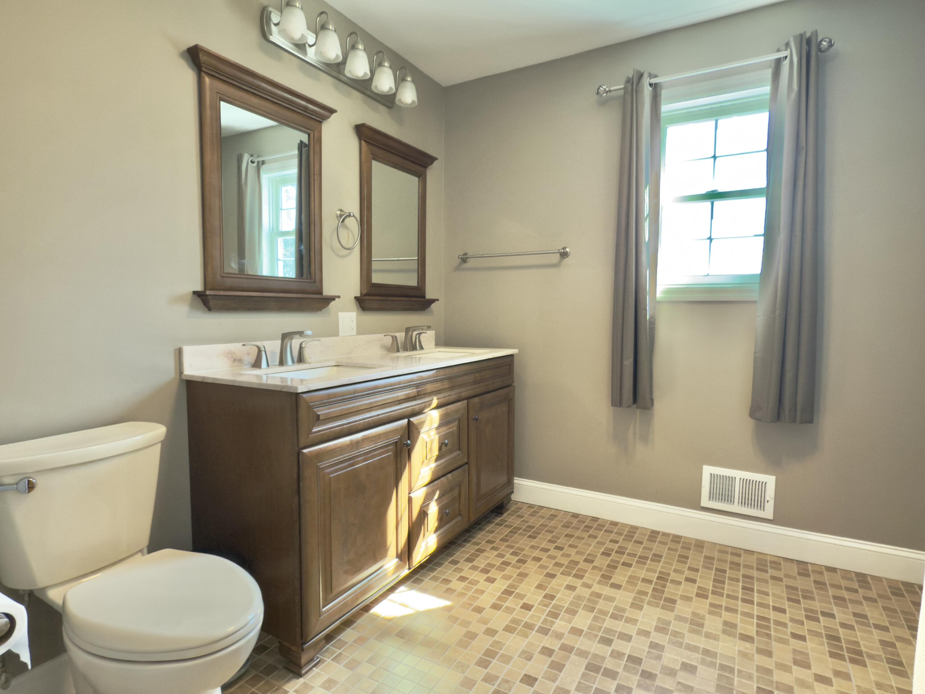 1473 Cumberland Head Road Plattsburgh, NY 12901 - Photo 49 of 90 Guest bath upstairs