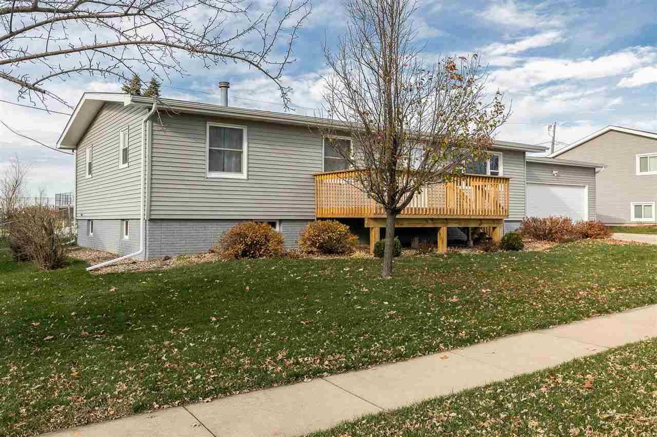 1815 Highland Road Ely, IA 52227 - Photo 2 of 36 Gallery Image 2