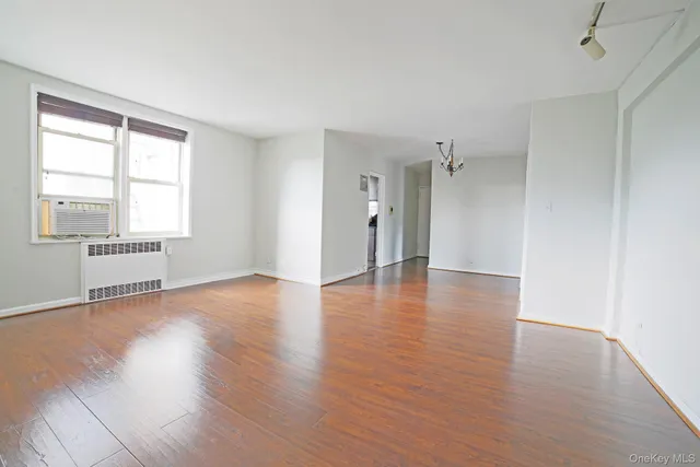 $160,000 | 5621 Netherland Avenue, Unit 5C | North Riverdale