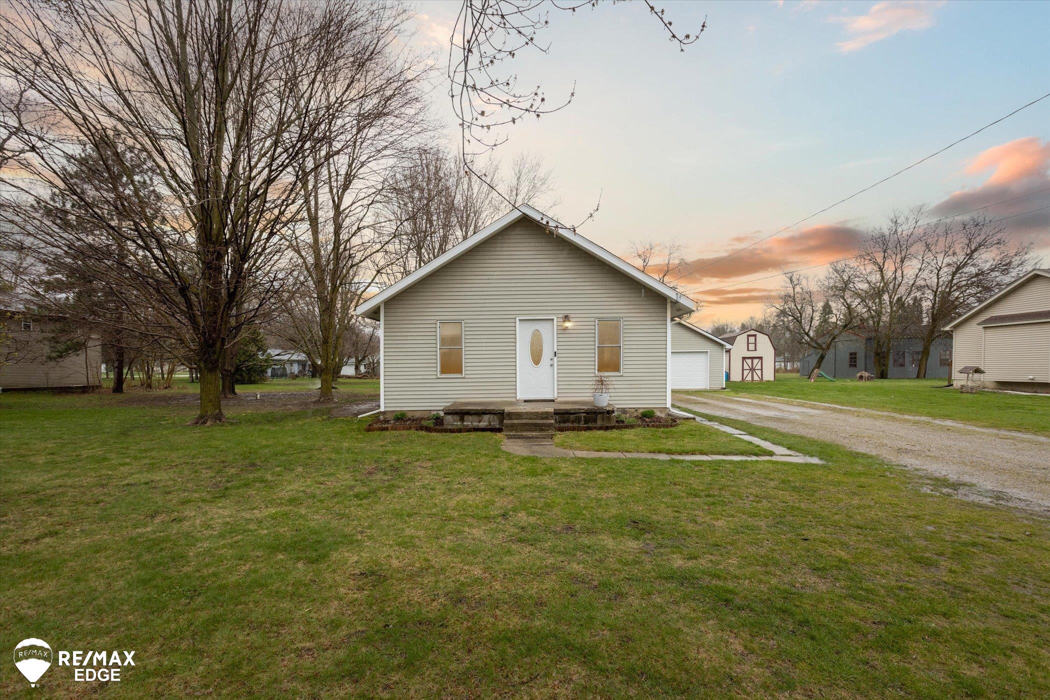 7449 East Coldwater Road Davison, MI 48423 - Photo 1 of 36 50138554-a9a3c3d0-c715-486f-ad29-e956b34c0b8b.JPG