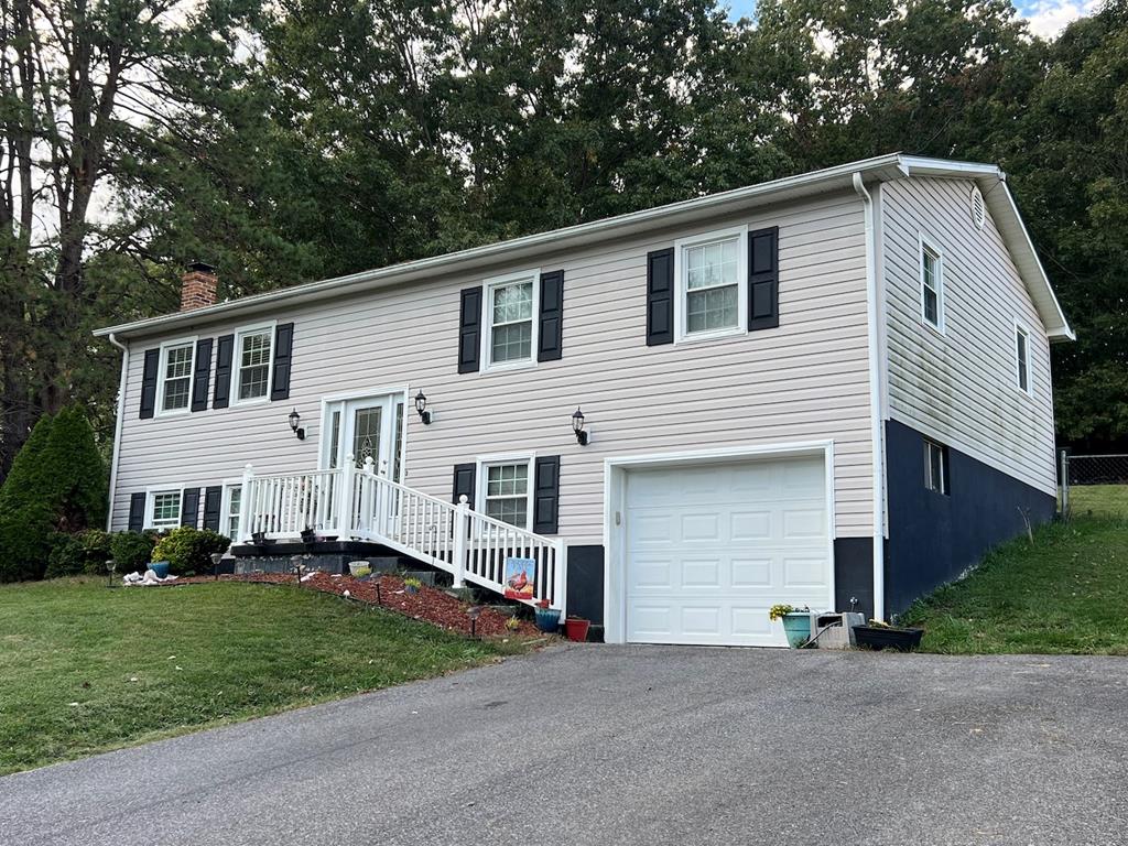 329 Ivanhoe Road Max Meadows, VA 24360 - Photo 1 of 41 Gallery Image 1