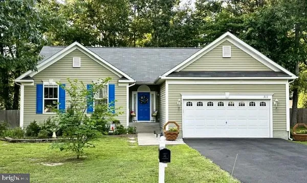 $399,900 | 211 Meadow Avenue, Colonial Beach, VA 22443