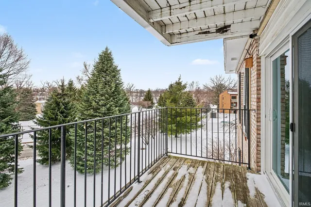 $135,000 | 820 Lincolnway West, Unit 211, Mishawaka, IN 46544