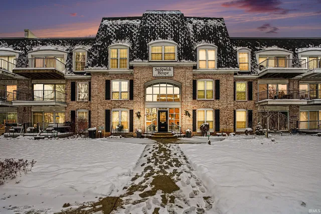 $135,000 | 820 Lincolnway West, Unit 211, Mishawaka, IN 46544