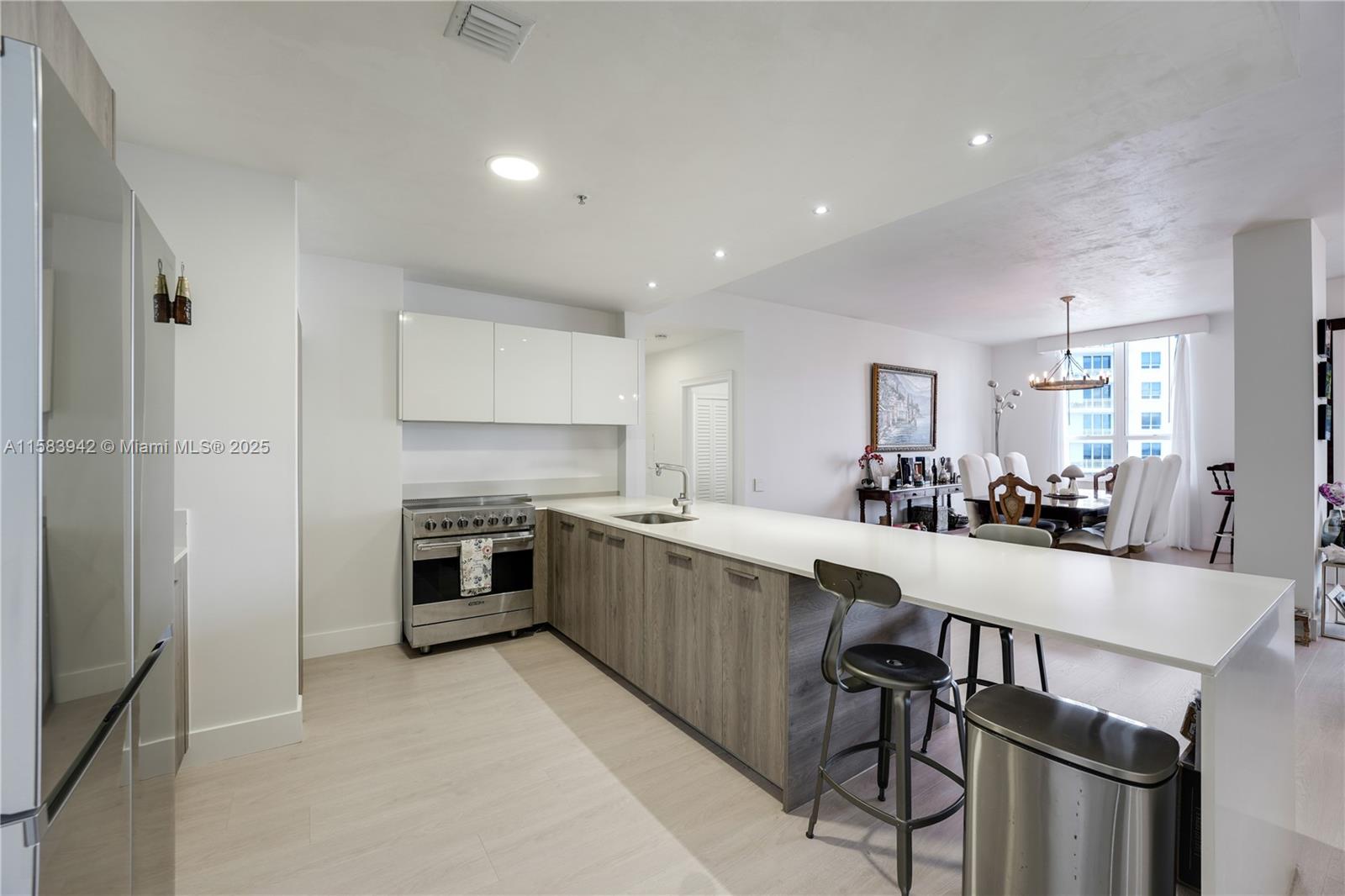 701 Brickell Key Boulevard, Unit LPH06 Miami, FL 33131 - Photo 14 of 50