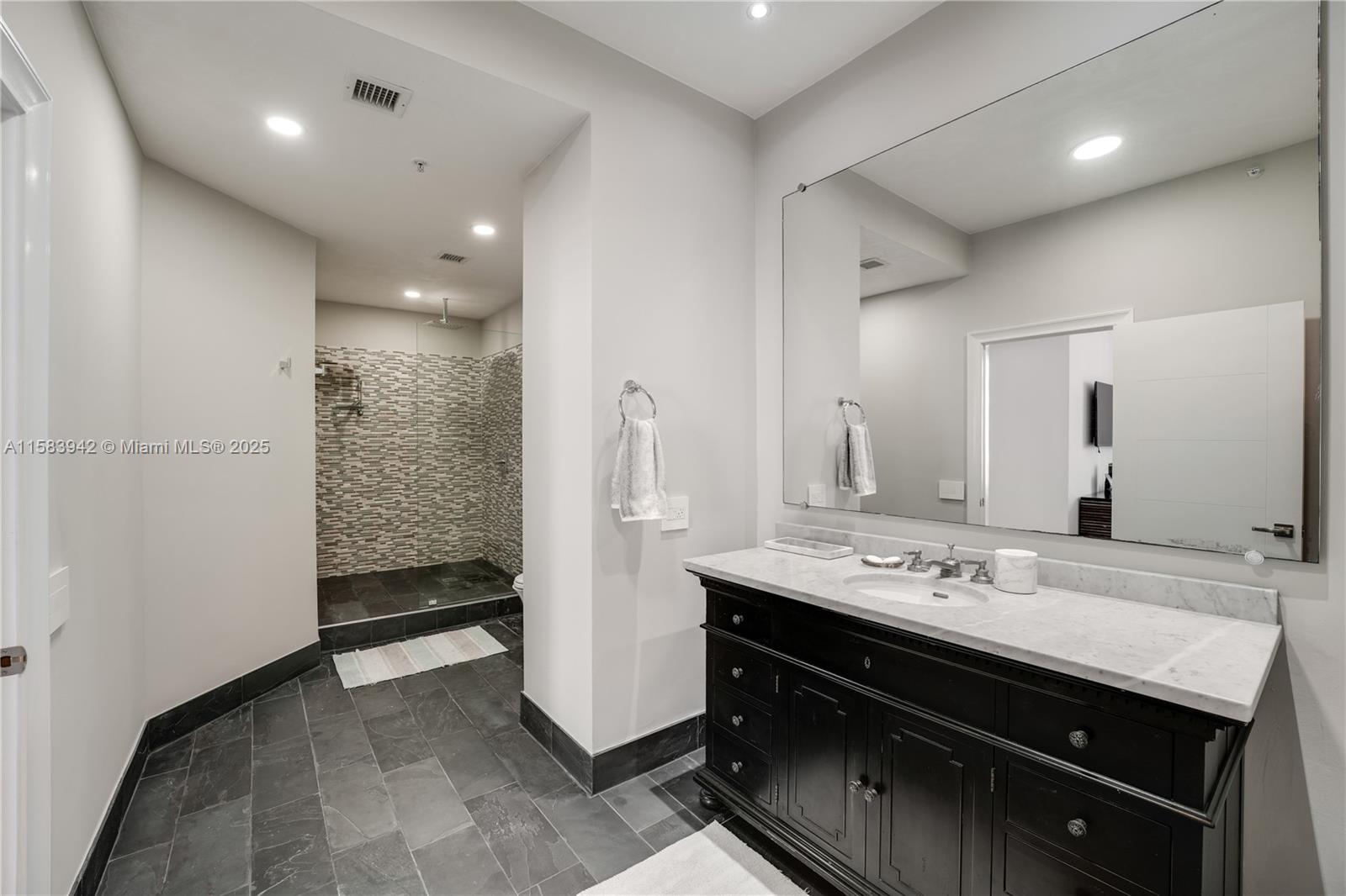 701 Brickell Key Boulevard, Unit LPH06 Miami, FL 33131 - Photo 23 of 50