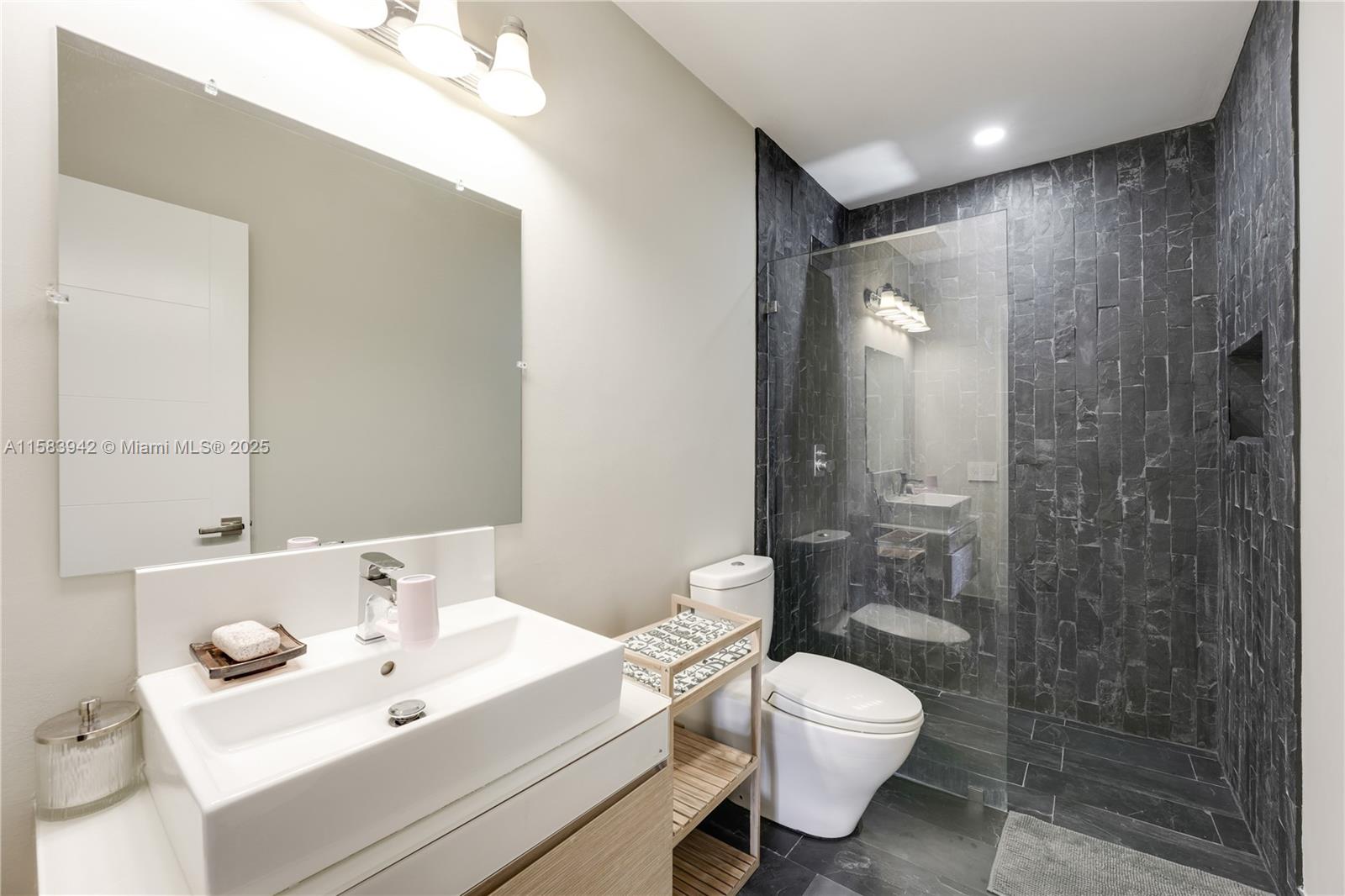 701 Brickell Key Boulevard, Unit LPH06 Miami, FL 33131 - Photo 34 of 50