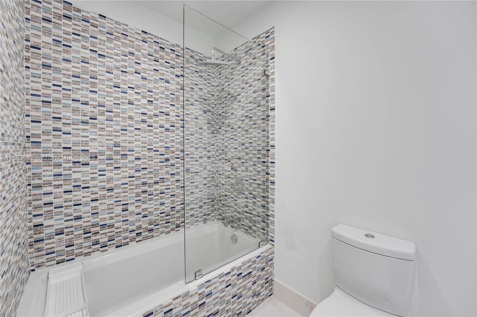 701 Brickell Key Boulevard, Unit LPH06 Miami, FL 33131 - Photo 41 of 50