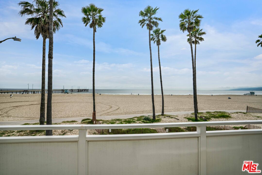 2909 Ocean Front Walk Venice, CA 90291 - Photo 11 of 24