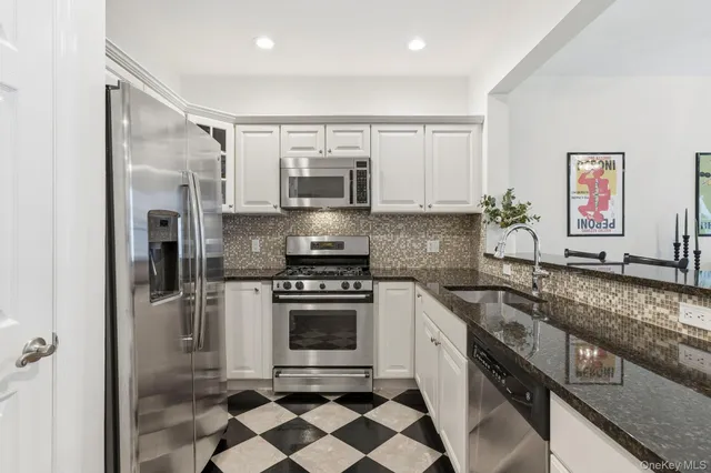 $699,999 | 1708 Half Moon Bay Drive, Croton-on-Hudson, NY 10520