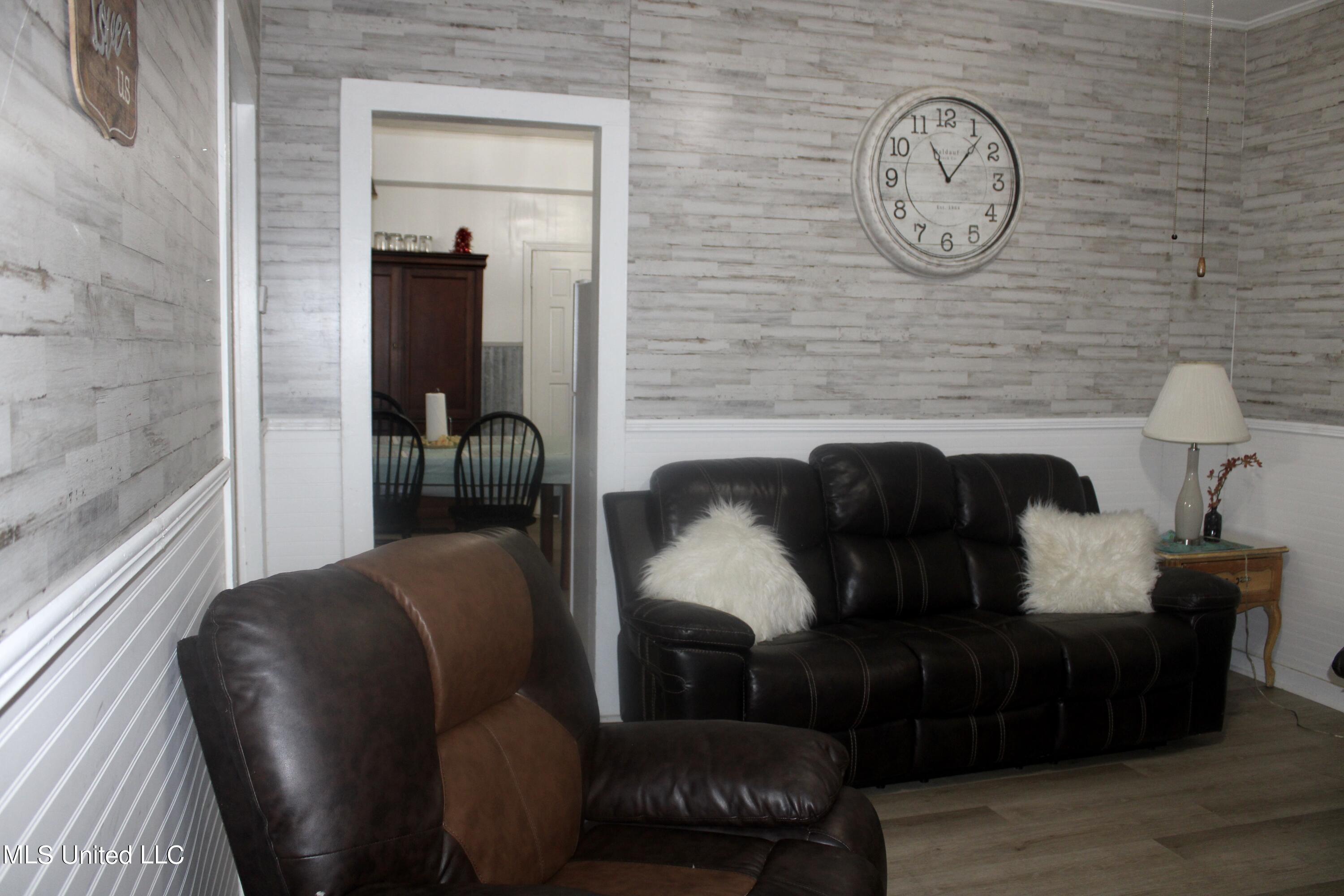 528 Perry Place Gulfport, MS 39507 - Photo 6 of 49 IMG_0267