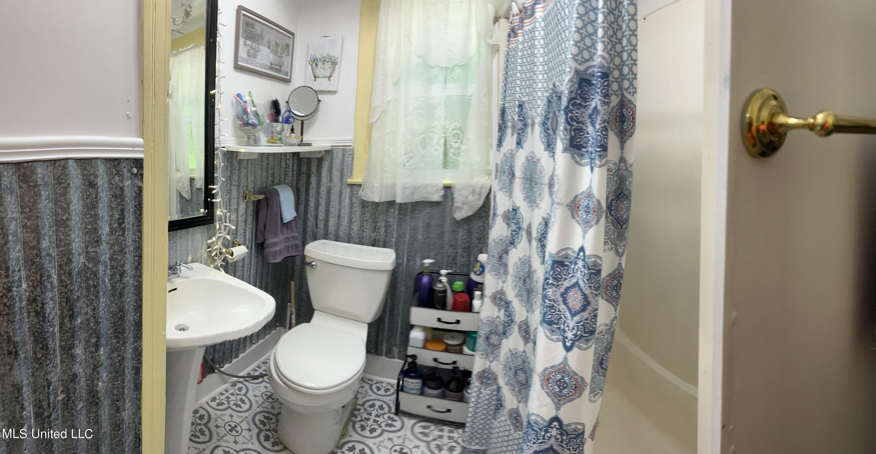 528 Perry Place Gulfport, MS 39507 - Photo 8 of 49 6C7894DD-8550-456B-AA61-C318229A721E