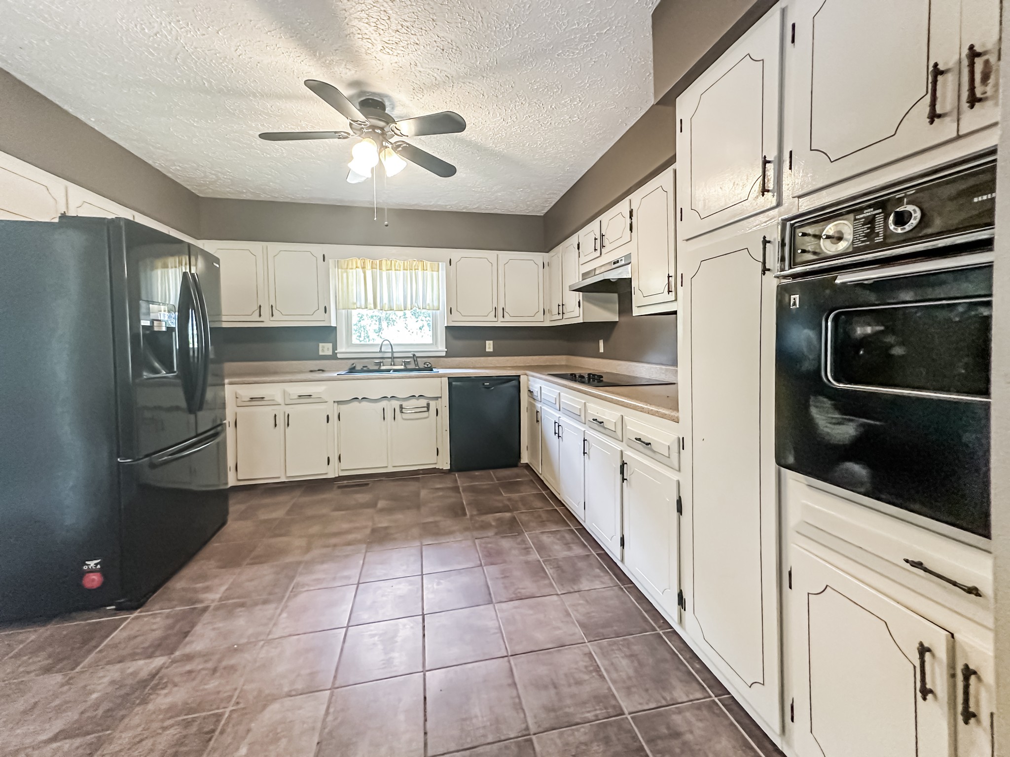 4939 Highway 49 Tennessee Ridge, TN 37178 - Photo 23 of 40 Another view of the kitchen, showing all of the work space.