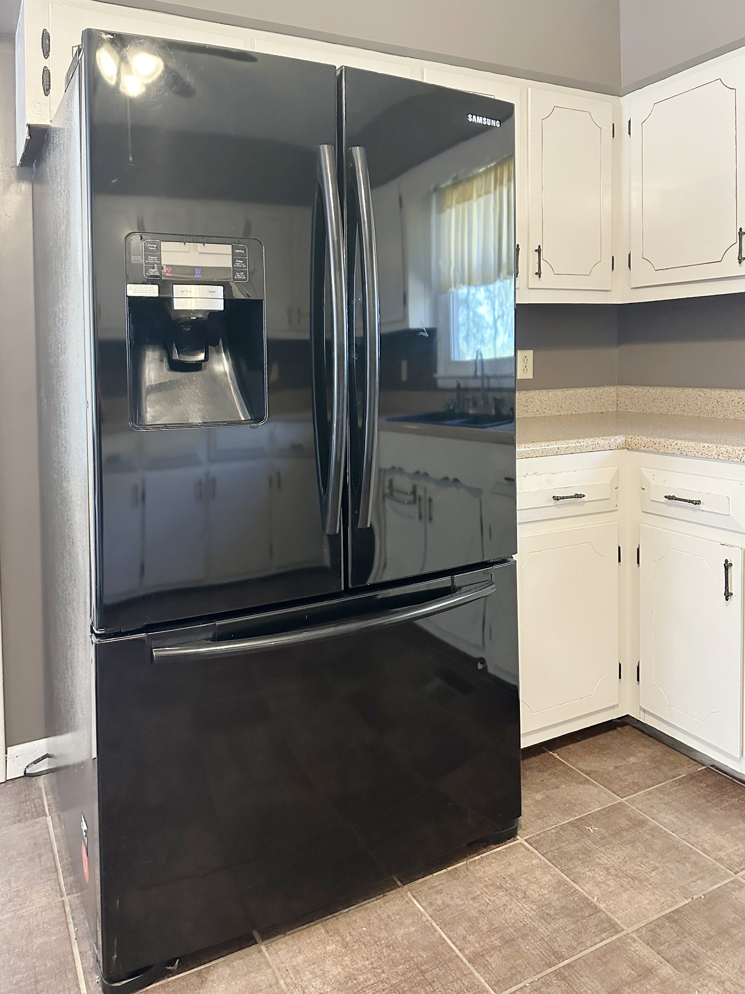 4939 Highway 49 Tennessee Ridge, TN 37178 - Photo 24 of 40 The Samsung refrigerator will remain.