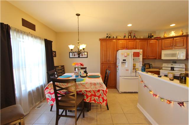 459 West Richmond Shop Road Lebanon, TN 37090 - Photo 7 of 20 Eating area attached to kitchen