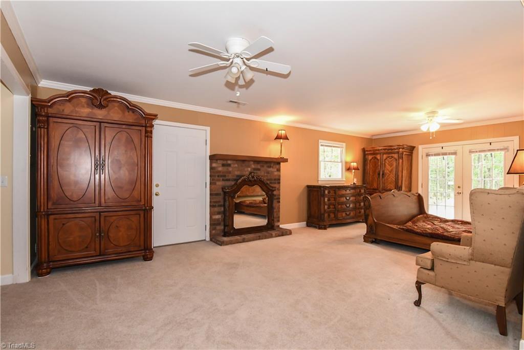 1010 Ivy Road Danbury, NC 27016 - Photo 18 of 27 Side view of master.