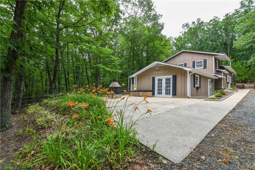 1010 Ivy Road Danbury, NC 27016 - Photo 24 of 27 The view coming into the driveway of the property.
