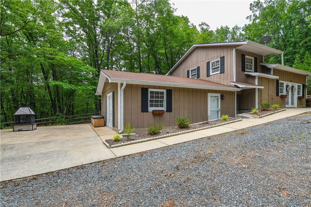 1010 Ivy Road Danbury, NC 27016 - Photo 25 of 27 Side view of "The Love Shack".