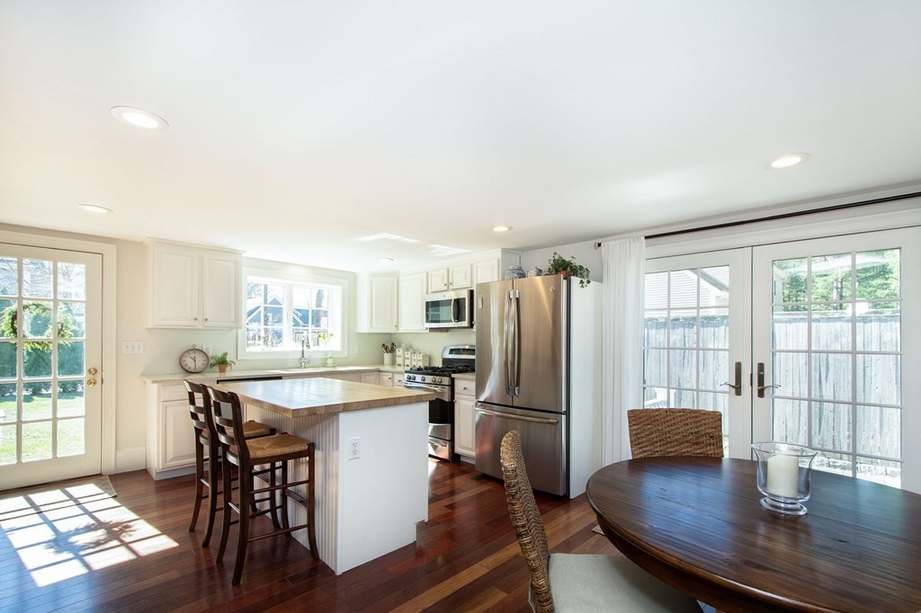 16 Mayflower Road Duxbury, MA 02332 - Photo 4 of 39 Gallery Image 4
