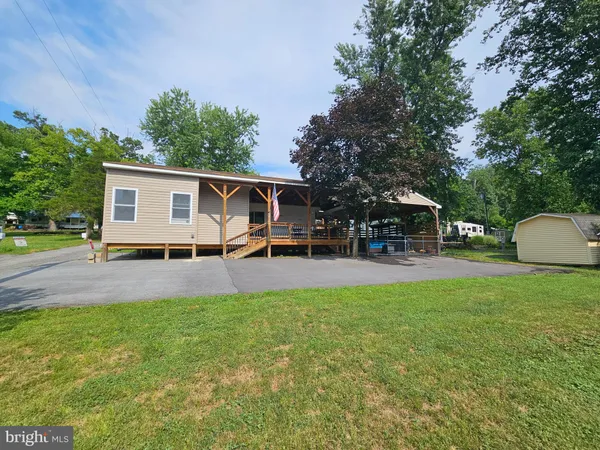 $99,999 | 9 Jollywood Road, Falling Waters, WV 25419