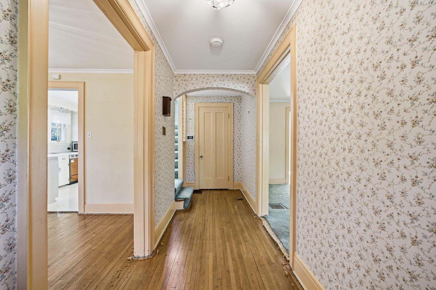 2425 Bryden Road Columbus, OH 43209 - Photo 9 of 78 Foyer 2