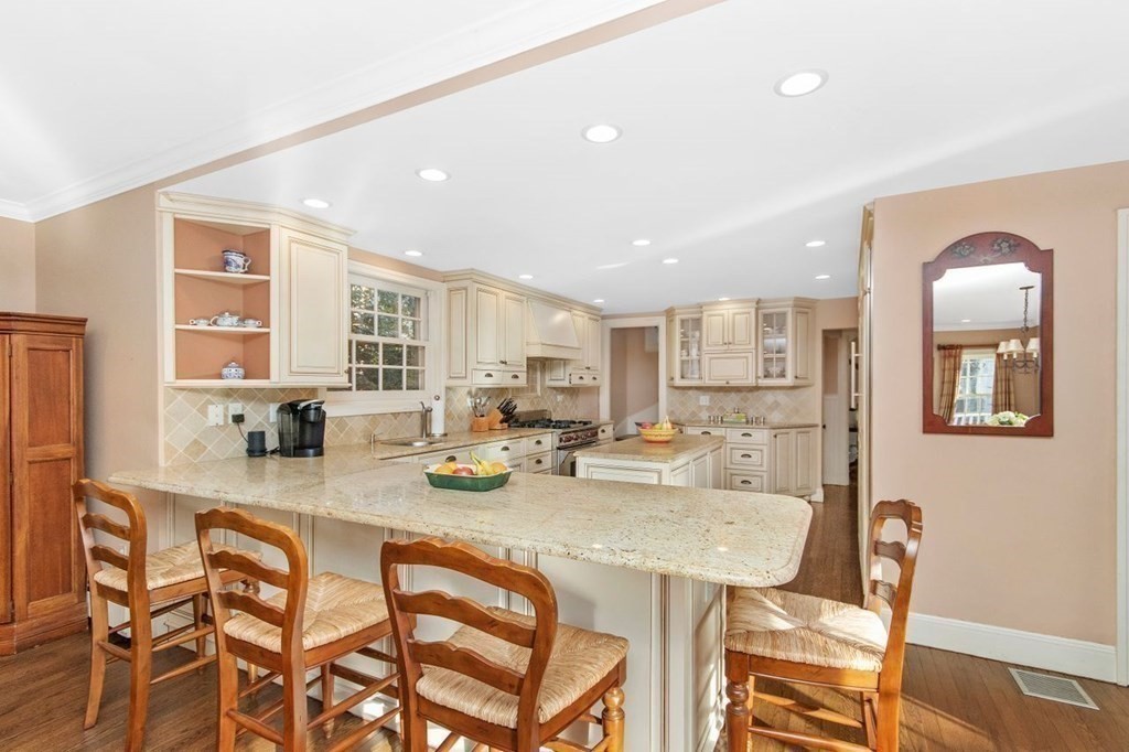 17 Old England Road Newton, MA 02467 - Photo 11 of 32