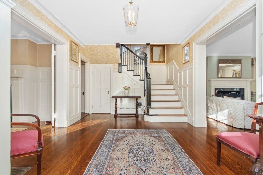 17 Old England Road Newton, MA 02467 - Photo 3 of 32