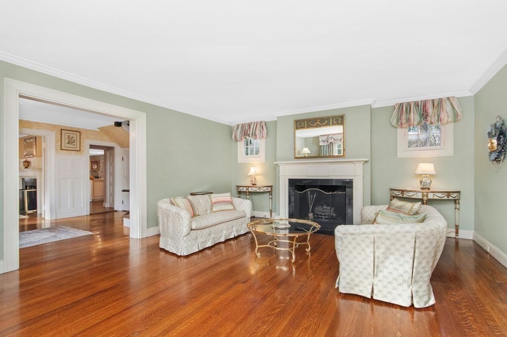 17 Old England Road Newton, MA 02467 - Photo 5 of 32