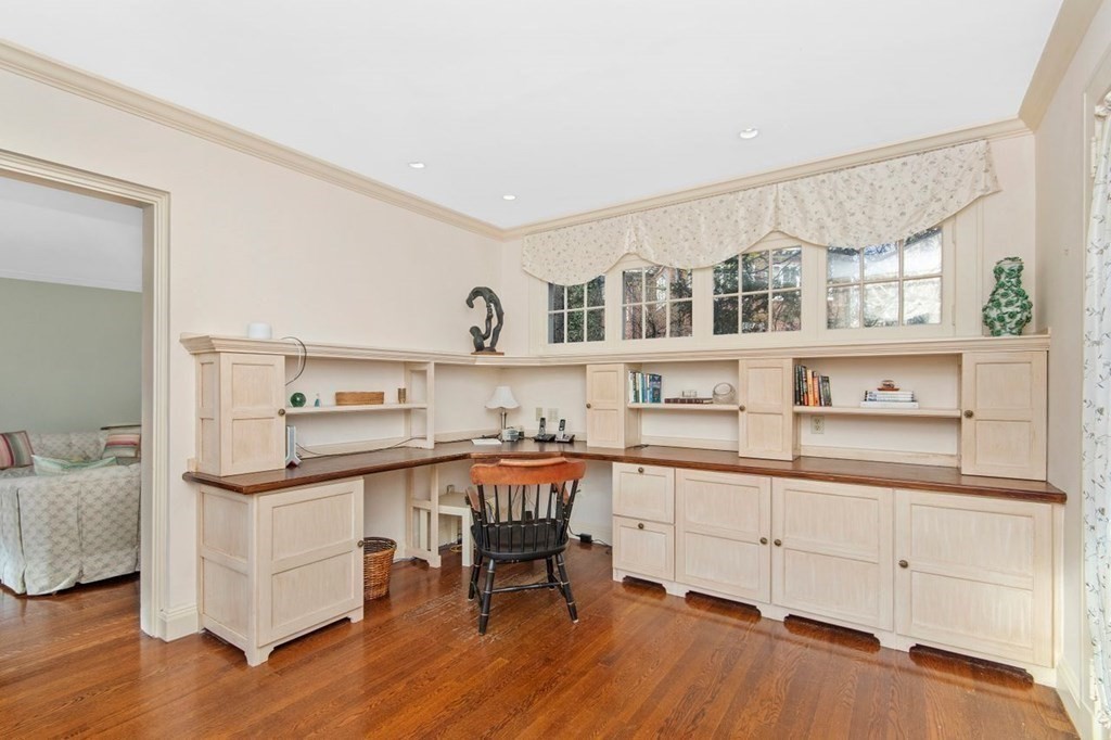 17 Old England Road Newton, MA 02467 - Photo 8 of 32
