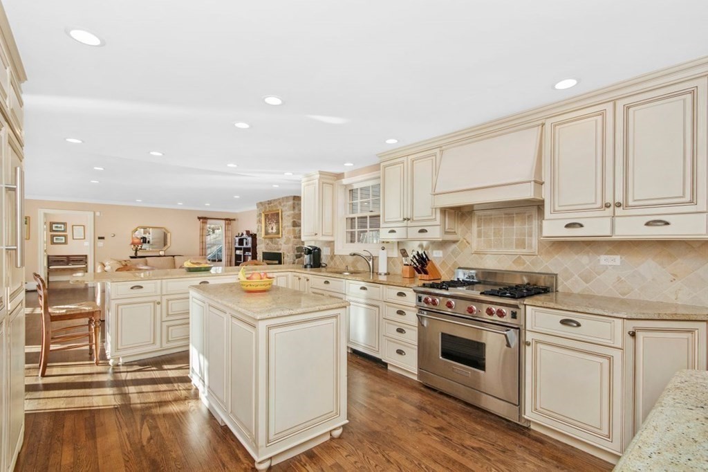 17 Old England Road Newton, MA 02467 - Photo 9 of 32