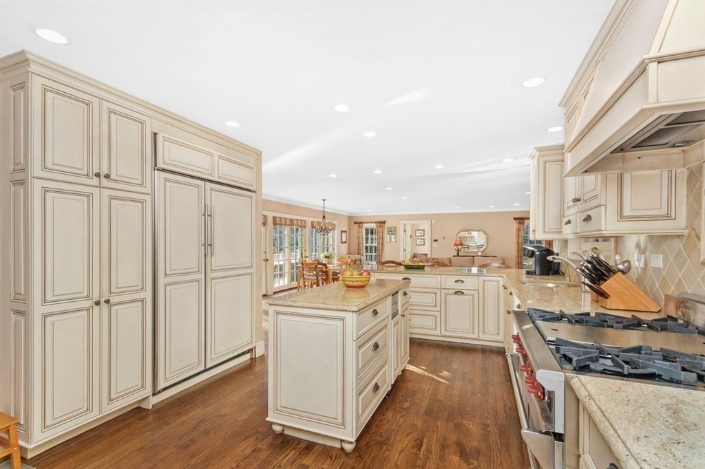 17 Old England Road Newton, MA 02467 - Photo 10 of 32