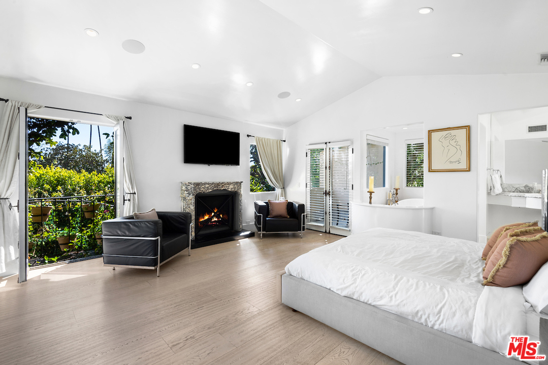 9329 Doheny Road Beverly Hills, CA 90210 - Photo 3 of 44