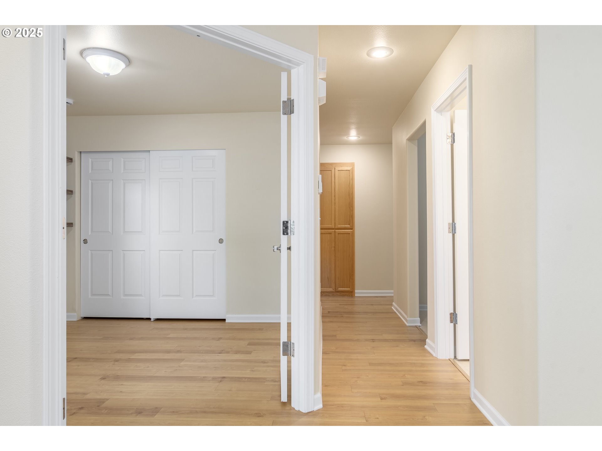 5470 Jeffrey Way Eugene, OR 97402 - Photo 20 of 48 a view of an empty room